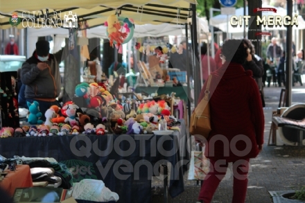 COLLEGNO - Domenica sul viale XXIV Maggio torna il «Cit Mercà», il mercatino dell'usato