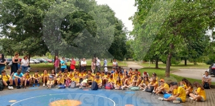 VENARIA - In via Petrarca il primo «parco giochi diffuso»: ideato dalle scuole «8 Marzo» e «Romero» - FOTO