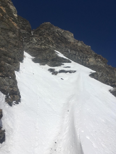 RIVOLI - Rivolese vede l'amico precipitare e morire in montagna: ferito e sotto choc