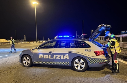 SICUREZZA IN TANGENZIALE - Controlli della Polizia stradale: nove patenti ritirate e 98 punti tolti