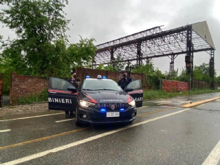 COLLEGNO - L'ex azienda diventa rifugio per i senzatetto: 15 denunciati dai carabinieri
