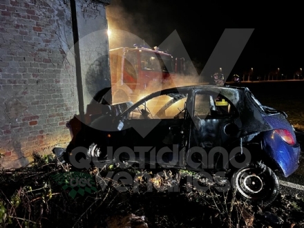 TRAGEDIA A CASELLE - Incidente in via Alle Fabbriche: 18enne muore carbonizzato - FOTO