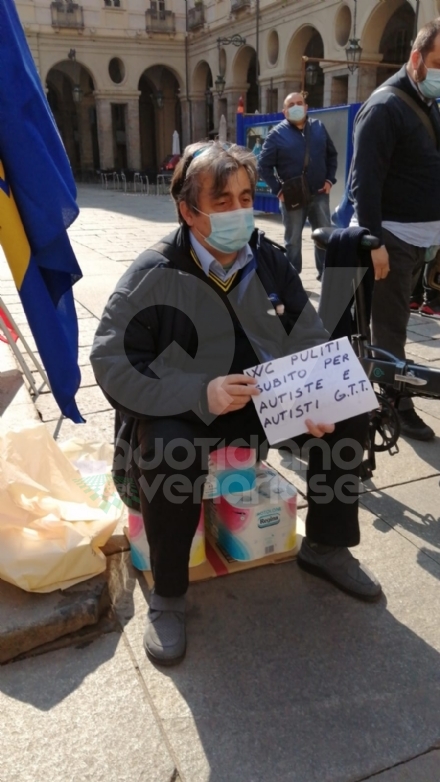 VENARIA - Venerdì sciopera il deposito Gtt di via Amati, per 4 ore: ieri protesta a Torino - FOTO