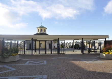 VENARIA - Riaprono i cimiteri, ma solo su prenotazione