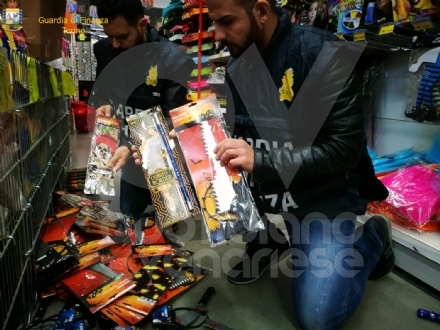 GRUGLIASCO - Sequestrati abiti da carnevale, giocattoli e trucchi potenzialmente pericolosi