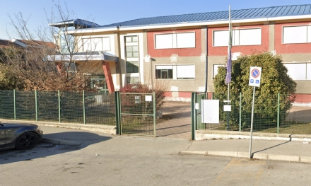 ALPIGNANO - Stop alle unghie finte alla media «Tallone»: lo ha deciso la dirigente