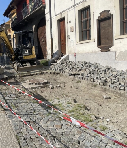 ALPIGNANO - In via Matteotti i lavori di Smat per il ripristino dei punti sprofondati