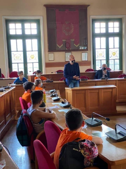 VENARIA - Bambini e ragazzi dei centri estivi in visita a Palazzo Civico - FOTO