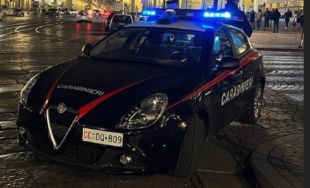 COLLEGNO - Sorpresi a spacciare, ingoiano la droga per evitare guai: due pusher arrestati