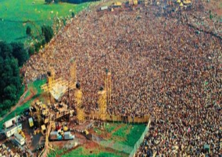CASELLE - Il Prato della Fiera si trasforma in una «mini Woodstock» grazie a «Peace&Rock»