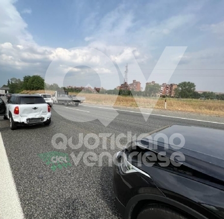 INCIDENTE IN TANGENZIALE A COLLEGNO - Code e caos dopo il tamponamento fra due auto - FOTO