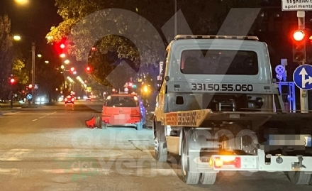 INCIDENTE FRA TORINO E COLLEGNO - Scontro fra due auto in corso Francia