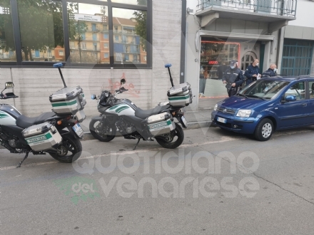 VENARIA - Vende alcolici dopo le 18: la municipale chiude il minimarket di viale Buridani
