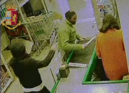 COLLEGNO - Trovati e arrestati gli autori della rapina al «Prestofresco» di via Crimea