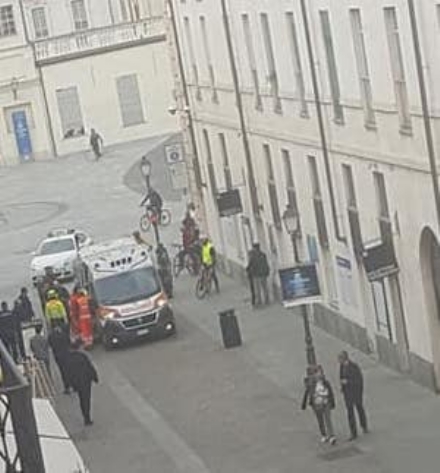 VENARIA - Malore mentre pedala in bicicletta: 64enne portato al Maria Vittoria