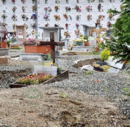 COLLEGNO-RIVOLI - Tombe collassate e dissestate a causa del maltempo - FOTO