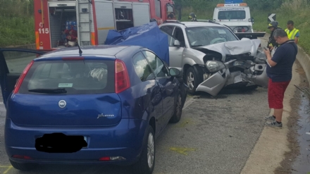 ALPIGNANO - Scontro fra un suv e una Punto: quattro feriti, tra cui una donna incinta