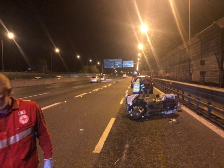 RIVOLI - Provoca un incidente in tangenziale con la sua moto: era ubriaco