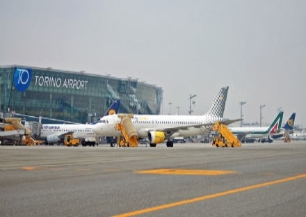 CASELLE - Le offerte di lavoro per l'aeroporto era fasulle: 59enne finisce in manette