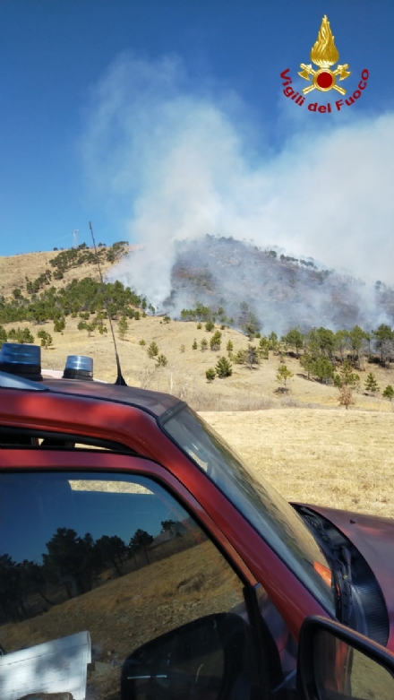 GIVOLETTO-VAL DELLA TORRE - Incendio in fase di spegnimento: ora è caccia ai piromani - FOTO