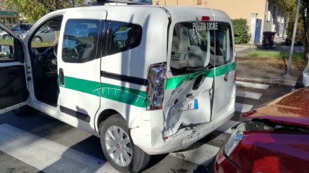 GRUGLIASCO - L'auto dei civich tamponata da una Panda: tre feriti portati in ospedale