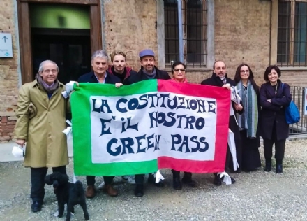 DRUENTO-PIANEZZA - Protesta dei consiglieri comunali contrari al «green pass»