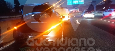 INCIDENTE IN TANGENZIALE A RIVOLI - Code e disagi per il tamponamento fra tre auto - FOTO