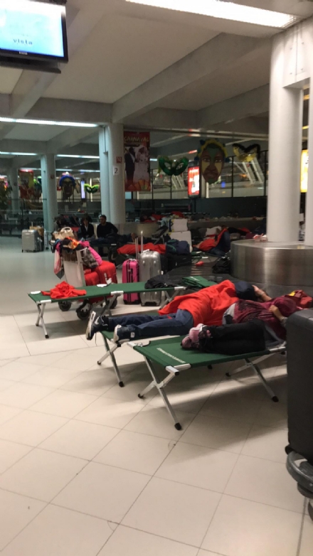 ODISSEA AEREA - Comitiva di 250 turisti bloccati Martinica, tornati in Italia dopo due giorni da incubo
