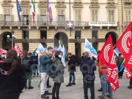 TORINO-CASELLE - Natale di preoccupazione per i lavoratori di Aviapartner: sit-in sotto la Regione