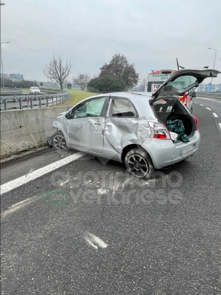 TORINO-COLLEGNO-SAVONERA - Mattinata di incidenti: cinque in poco tempo, tre feriti