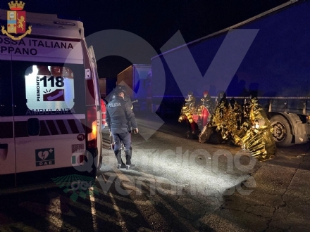 TANGENZIALE DI TORINO - Sente dei rumori nel tir: dentro c'erano sette minorenni - FOTO