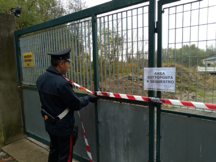 CANILE LAGER A MATHI - Più di trenta cani rinchiusi in locali fatiscenti, tra escrementi e rifiuti