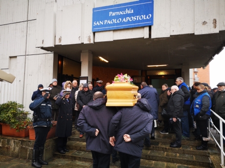 VENARIA - Gli amici di una vita per l'ultimo saluto al marinaio Claudio Genta