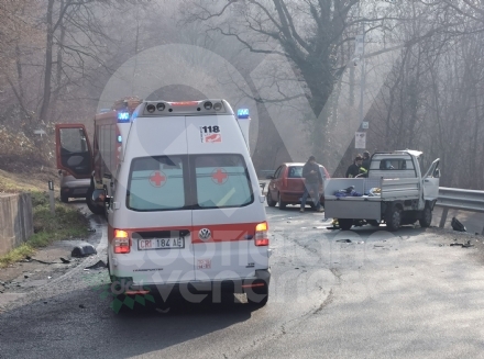 INCIDENTE A FIANO - Scontro fra un furgone e un camion: due feriti, uno grave - FOTO