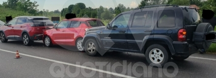 INCIDENTE A VENARIA - Tamponamento fra tre auto sulla «Direttissima»: una donna ferita - FOTO