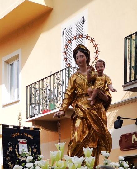 DRUENTO - Furto in chiesa: rubato il rosario alla statua della Madonna