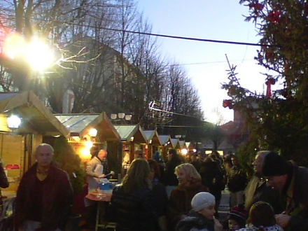 RIVOLI - Torna il «Villaggio di Babbo Natale» da piazza Martiri a piazza Matteotti