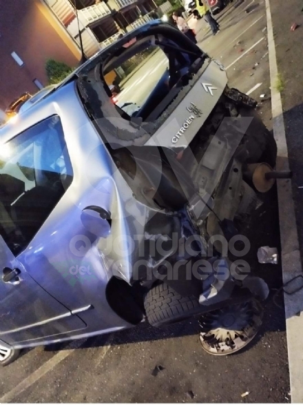 INCIDENTE A VENARIA - Ebbro alla guida, colpisce quattro auto in via Amati: 23enne denunciato - FOTO