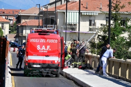 TRAGEDIA AD ALPIGNANO - Si getta dal Ponte Nuovo: muore un giovane