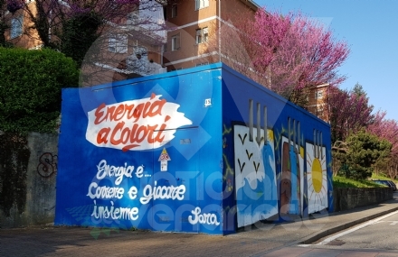 RIVOLI - «Attacco d'arte» alla cabina Enel di via Adamello, grazie al disegno di Sara - FOTO
