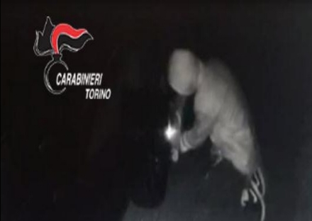 RIVOLI - Brucia i cassonetti in viale Partigiani d'Italia: arrestato un secondo piromane