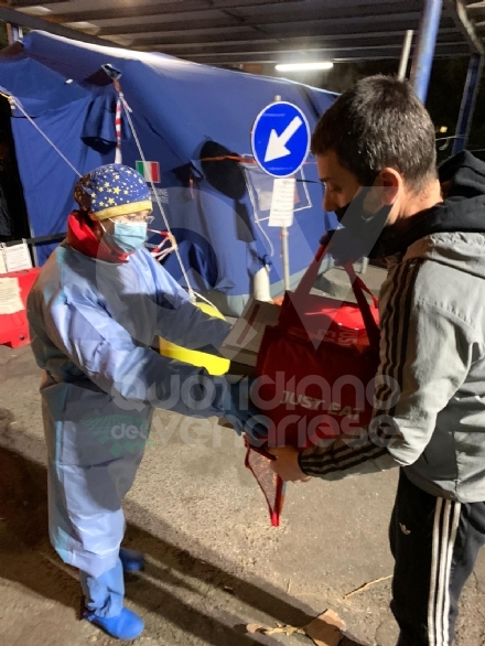 VENARIA-TORINO - Pizze e calzoni per medici e infermieri impegnati nel curare i malati di Coronavirus