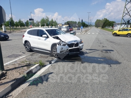 INCIDENTE FRA VENARIA E TORINO - Scontro fra un'auto e un autocarro in via Druento - FOTO