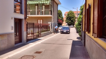 RIVOLI - Prova a rubare in una casa ma si ferisce. E il ladro chiede aiuto ai proprietari: arrestato