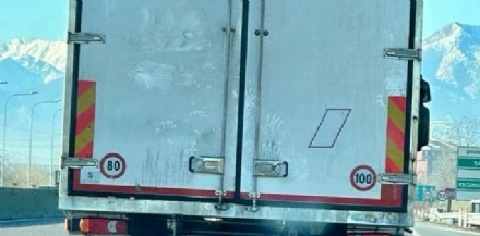 INCIDENTE IN TANGENZIALE A VENARIA - Urta l'auto con il furgone ma non si ferma: «cerchiamo testimoni»