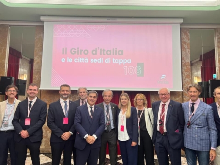 RIVOLI - GIRO D'ITALIA: il 26 gennaio il Castello e il borgo medioevale illuminati di rosa