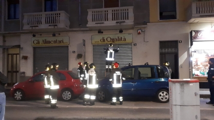 VENARIA - Sentono odore di gas nello stabile: vigili del fuoco in azione in corso Matteotti