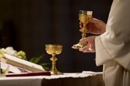 COVID E NATALE - Si può andare a Messa nelle parrocchie più vicine, ma con l'autocertificazione