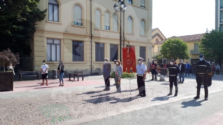 VENARIA - Festeggiato il 2 giugno in città: una copia della Costituzione ai neo maggiorenni  - FOTO