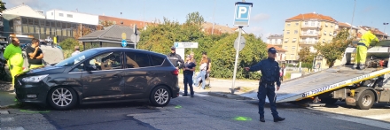 VENARIA - Scontro fra due auto all'incrocio: feriti una mamma e un bambino